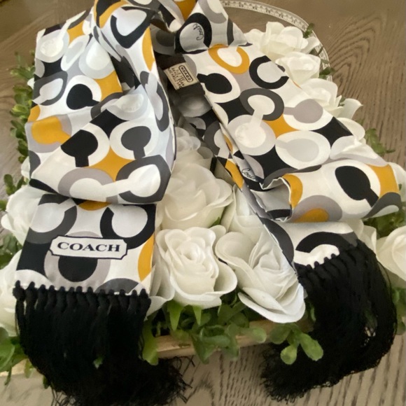 Coach Signature Scarf Multifunctional - Picture 10 of 12